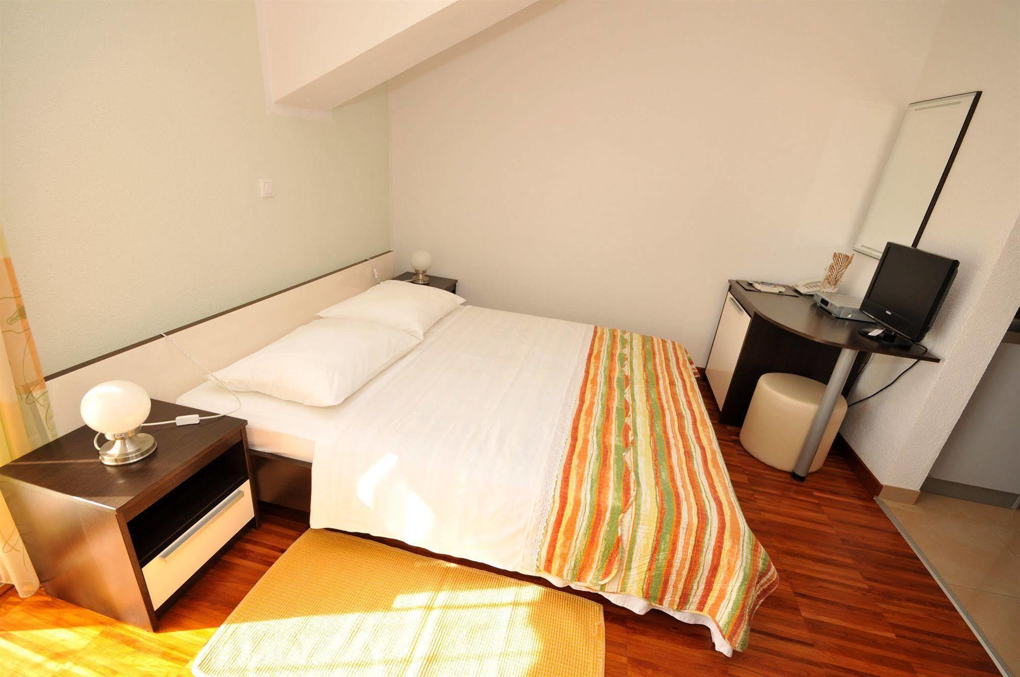 Apartments & Rooms Villa Maslina 特罗吉尔 外观 照片